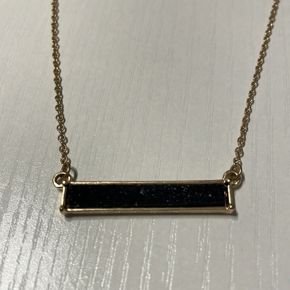 Gold and black necklace - Picture 3 of 5